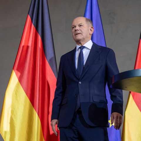 Grimmiger Blick: Olaf Scholz, SPD, gestern noch Ampel-Kanzler, ab heute ist er nur noch Kanzler
