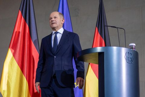 Grimmiger Blick: Olaf Scholz, SPD, gestern noch Ampel-Kanzler, ab heute ist er nur noch Kanzler