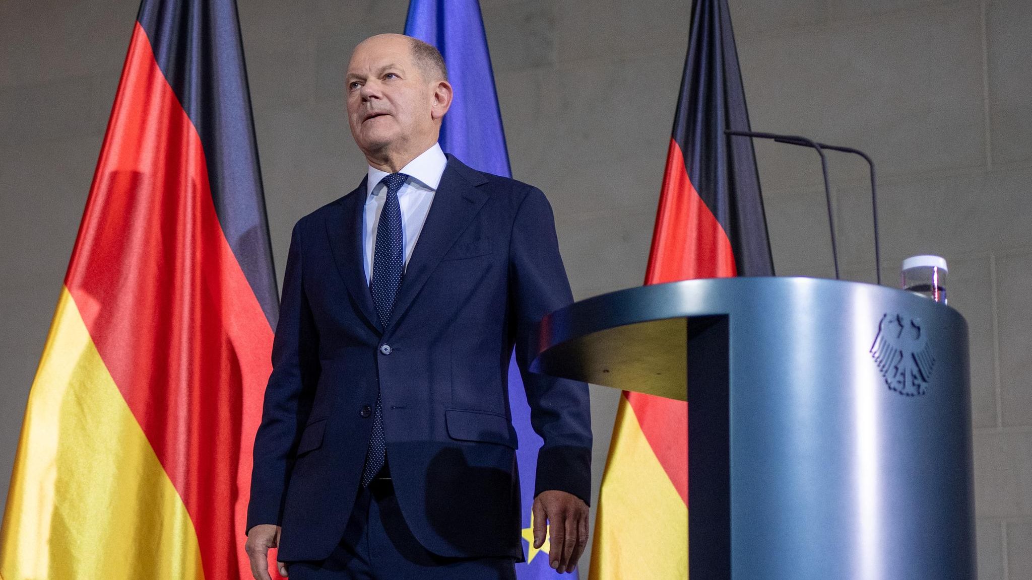 Grimmiger Blick: Olaf Scholz, SPD, gestern noch Ampel-Kanzler, ab heute ist er nur noch Kanzler