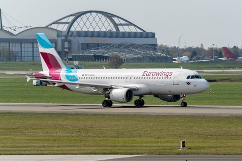 Euwings-Maschine auf dem Flughafen Hamburg