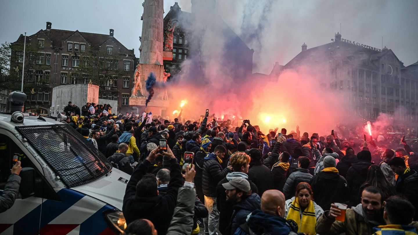 Israel flies football fans out after riots in Amsterdam