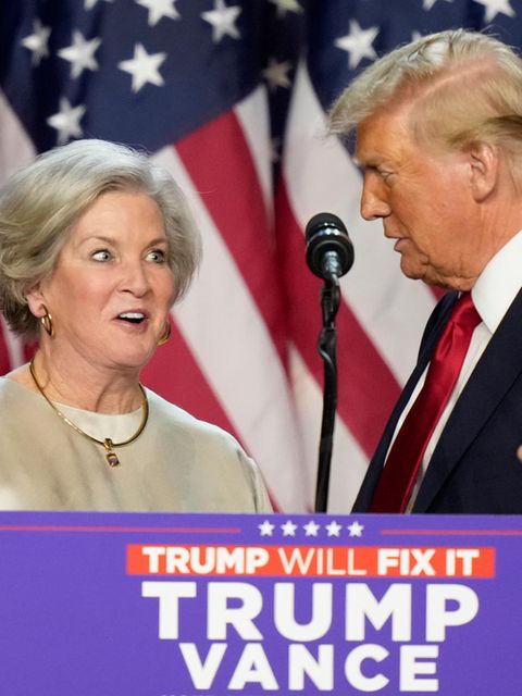 Kurz nach der erneuten Wahl Trumps verkündet dieser seine erste Personalie. Das erste mal wird mit Susie Wiles eine Frau den Posten der Staabschefin des weißen Hauses übernehmen.