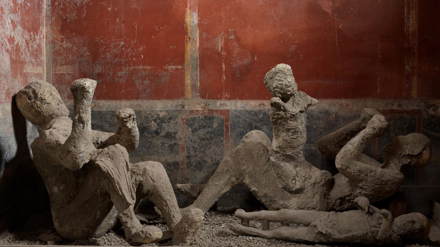 Opfer des Vulkanausbruchs von Pompeji liegen in einem Haus
