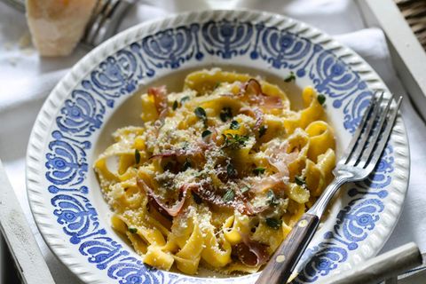 Pasta mit Orange und Speck