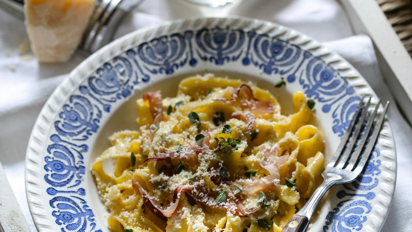 Pasta mit Orange und Speck