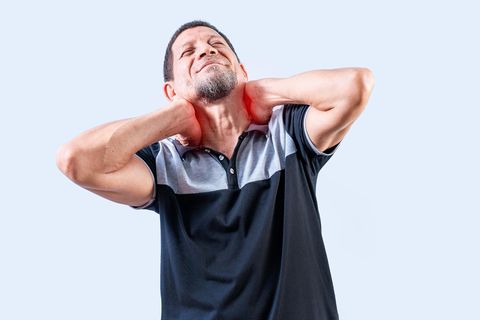 Rücken- und Nackenschmerzen sind ein verbreitetes Problem. Sportwissenschaftler Lars Lienhard bietet Neuroathletik zur gezielten Schmerzbehandlung an. Doch was steckt dahinter?