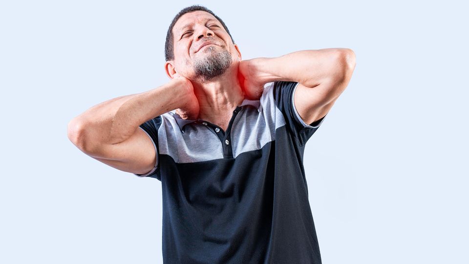 Rücken- und Nackenschmerzen sind ein verbreitetes Problem. Sportwissenschaftler Lars Lienhard bietet Neuroathletik zur gezielten Schmerzbehandlung an. Doch was steckt dahinter?