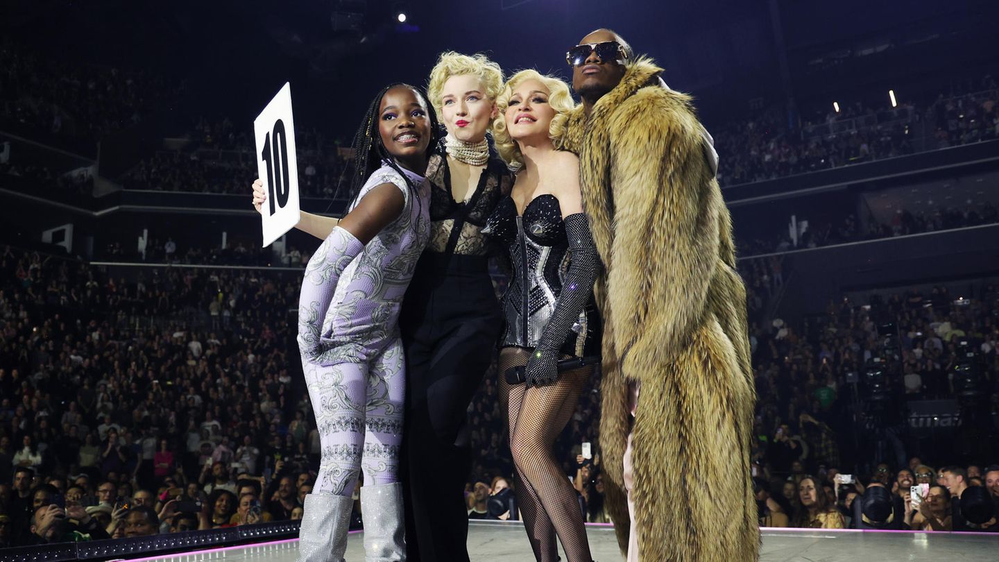 Madonna und ihre Tochter Estere bei einem Konzert der Sängerin