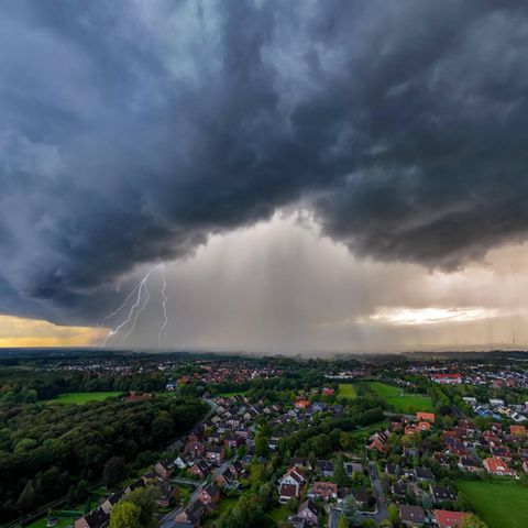 Does microplastics influence the weather? Thunderstorm and rain front over Münster
