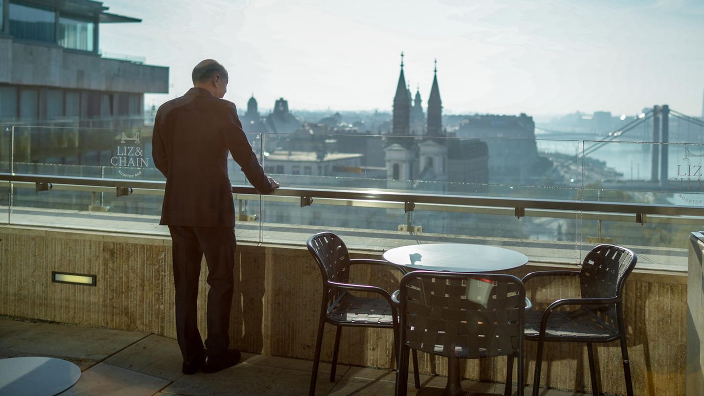 Olaf Scholz in Budapest – powerless among herbivores