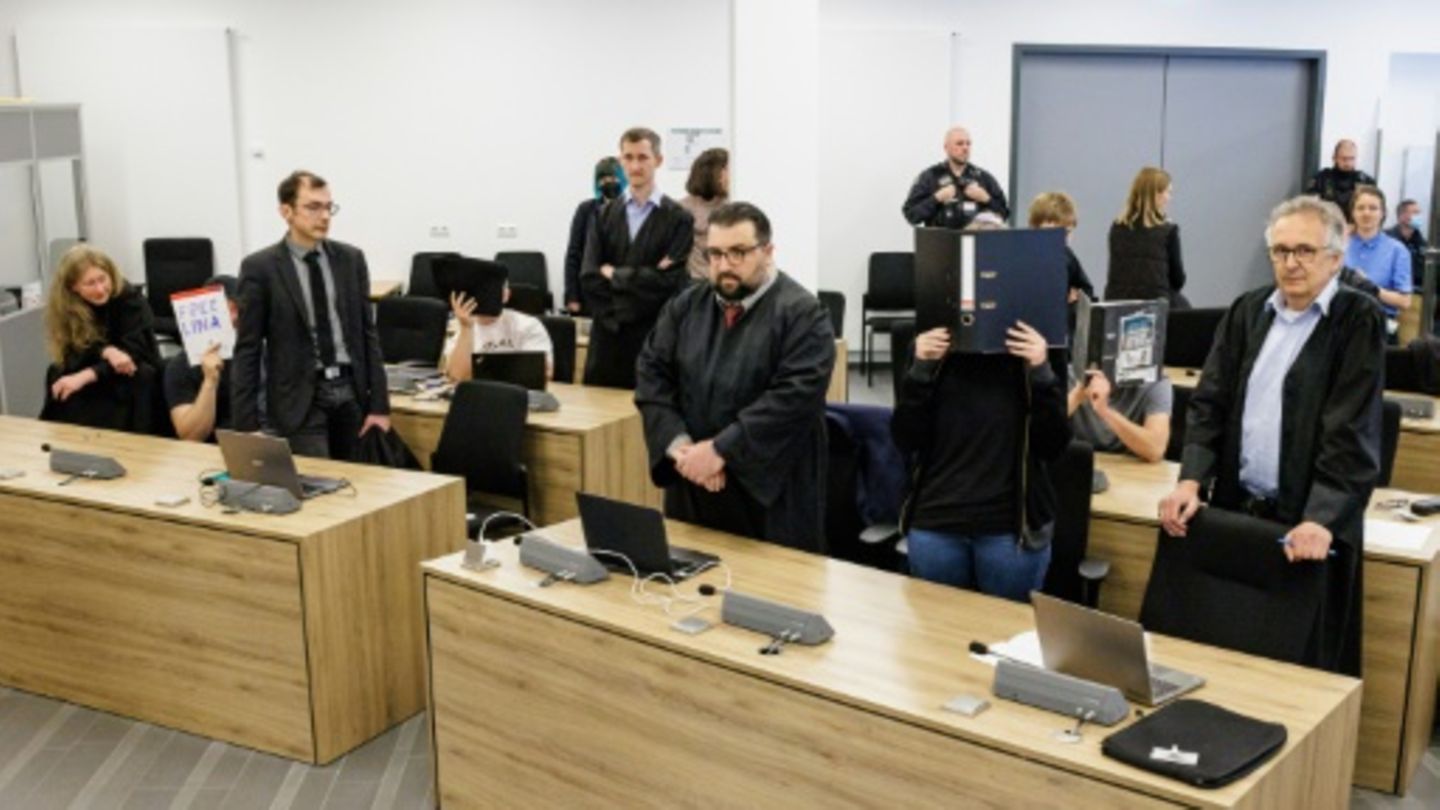 Lina E. und weitere Angeklagte 2023 vor 
OLG Dresden