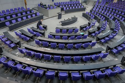 Einer aktuellen Umfrage zufolge gibt es bei den Zustimmungswerten der Parteien derzeit kaum Veränderungen. (Archivbild) Foto: Ka