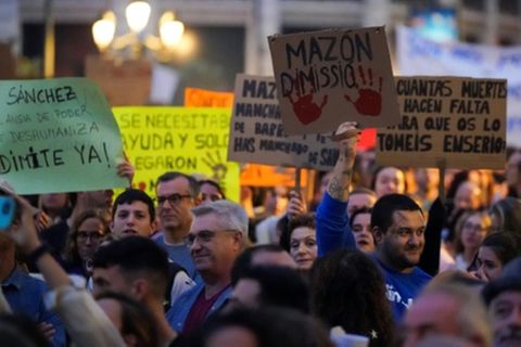 Demonstranten in Valencia fordern Mazóns Rücktritt