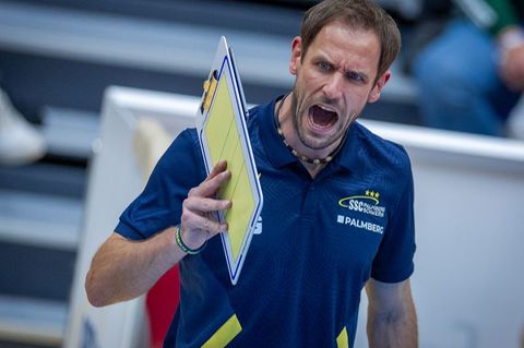 Schied überraschend mit Schwerin im Pokal aus: Trainer Felix Koslowski Foto: Jens Büttner/dpa