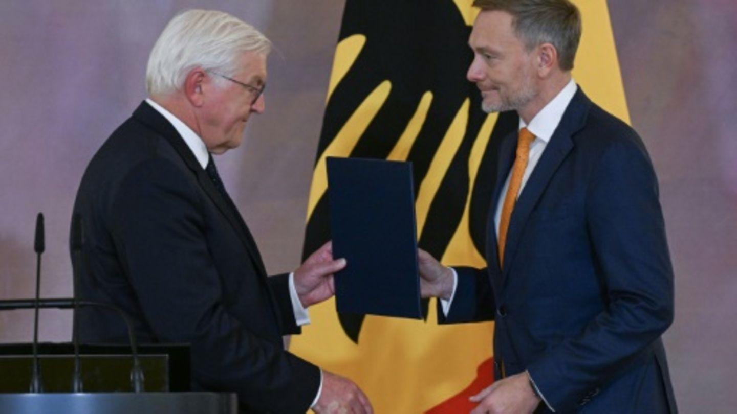 Lindner bei Entlassung durch den Bundespräsidenten