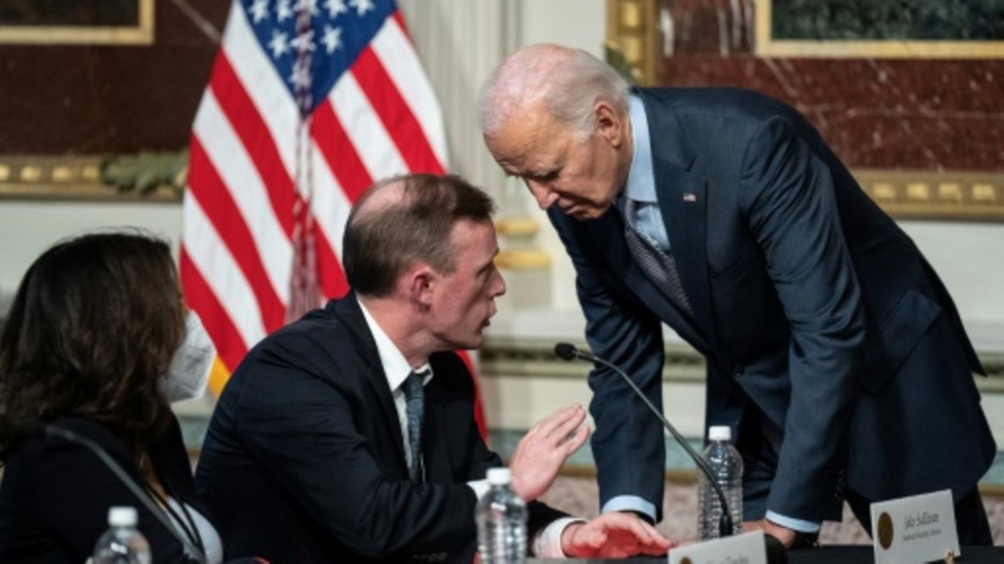 US-Präsident Biden (re.) mit Sicherheitsberater Sullivan