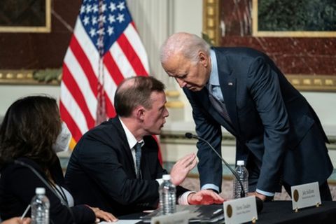 US-Präsident Biden (re.) mit Sicherheitsberater Sullivan