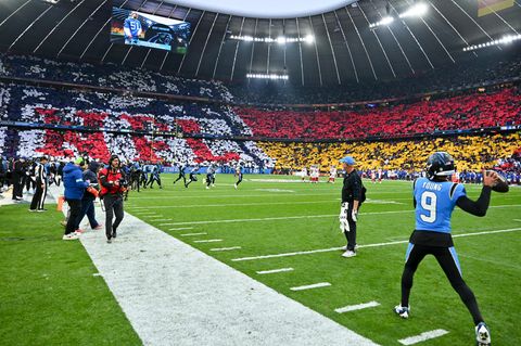 Bryce Young, Quarterback der Carolina Panthers, vor dem NFL-Spiel in München