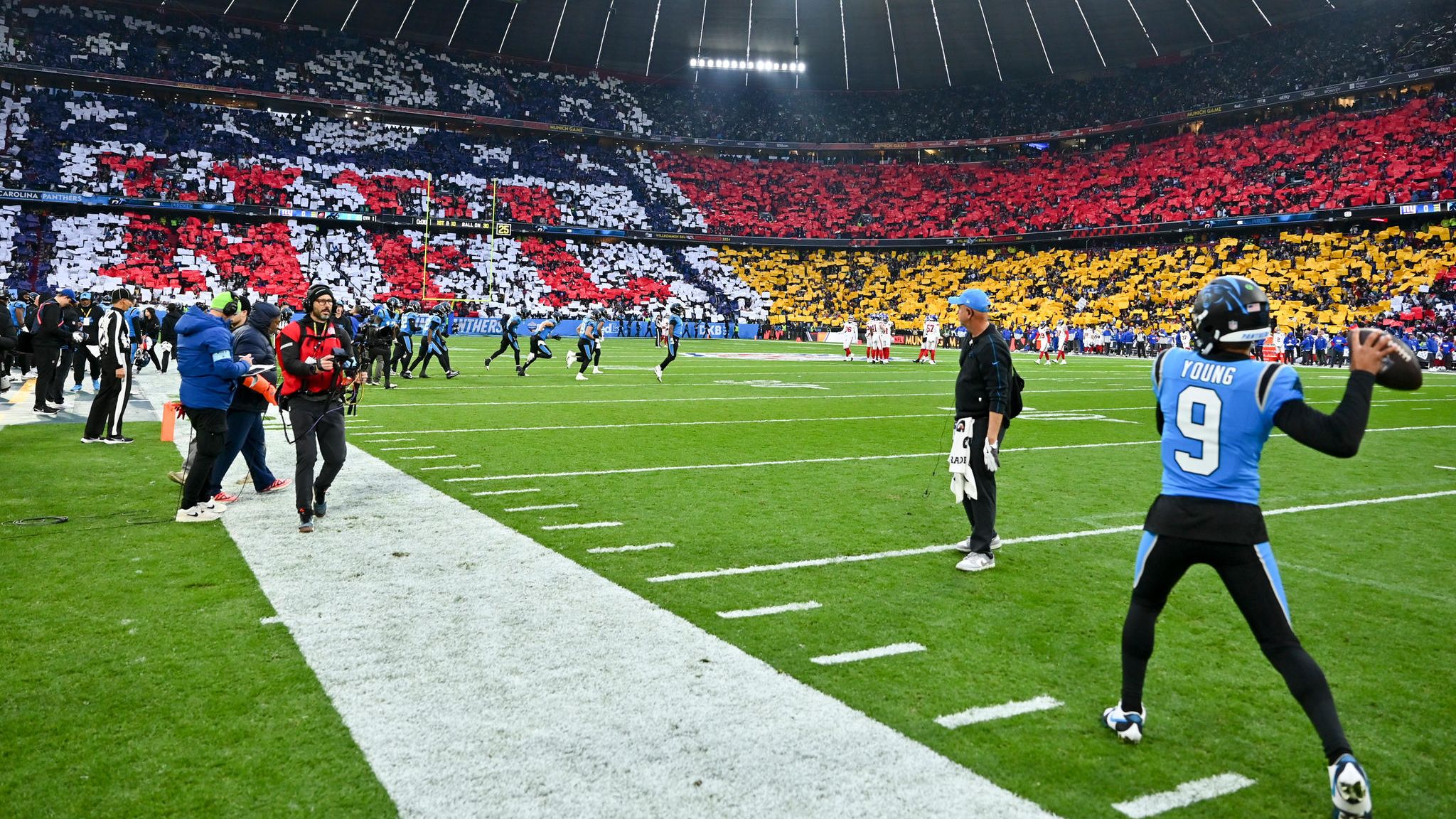 Bryce Young, Quarterback der Carolina Panthers, vor dem NFL-Spiel in München