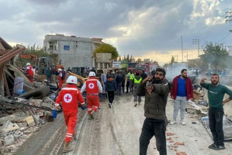 Rettungseinsatz nach Angriffen im libanesischen Bekaa-Tal