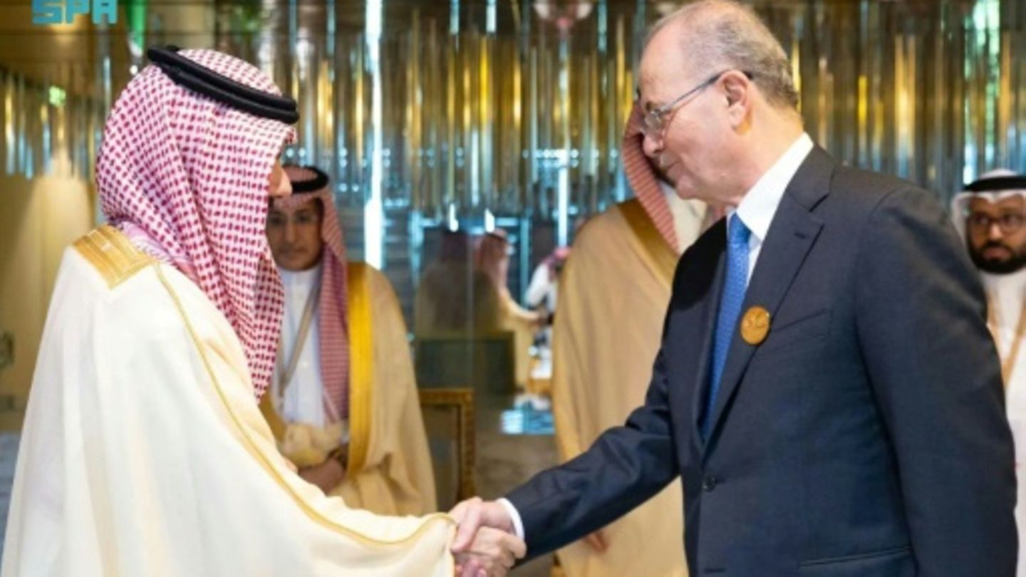 Saudi-Arabiens Außenminister empfängt den palästinensischen Ministerpräsidenten Mohammed Mustafa