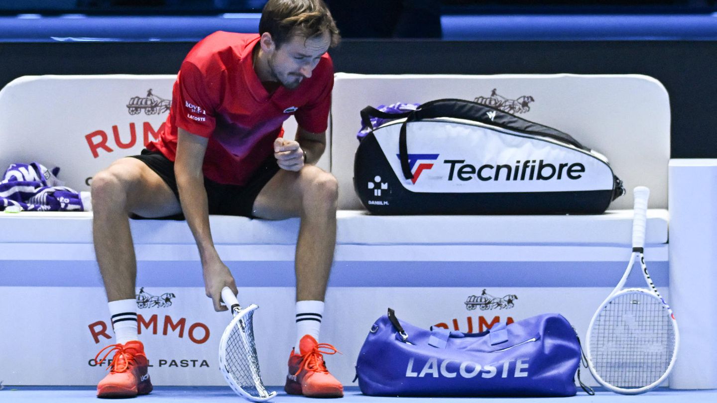 Daniil Medwedew zerschlägt seinen Schläger