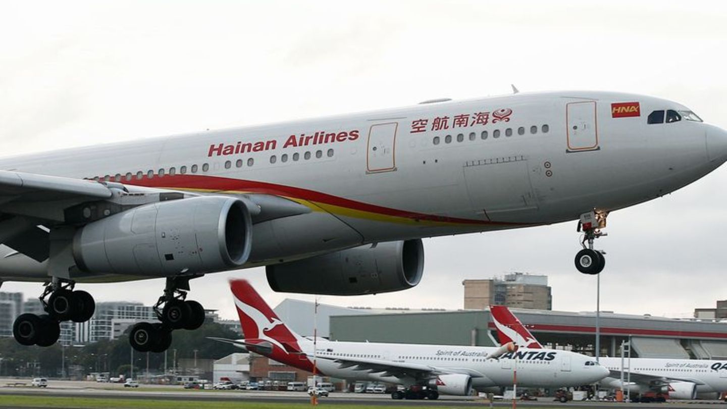 Ursache Vogelschlag: eine Maschine von Hainan Airlines