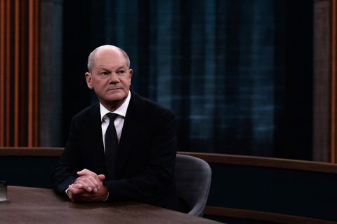 Kanzler Olaf Scholz überlässt die Terminierung der Vertrauensfrage dem CDU- und dem SPD-Vorsitzenden. Er sehe gute Chancen, erneut als Kanzler gewählt zu werden.