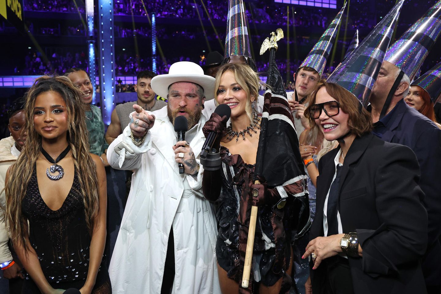 Rita Ora mit Sängerin Tyla und Musiker Teddy Swims