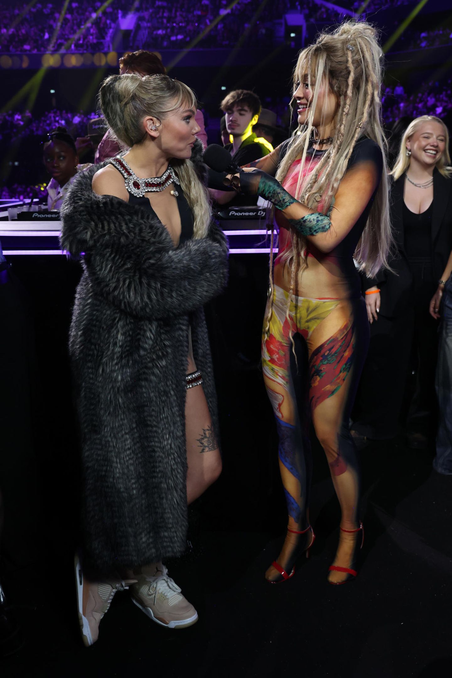 Rita Ora und Becca Dudley