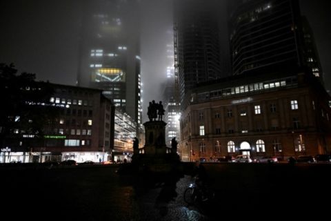 Nebel in Geschäftsviertel in Frankfurt am Main