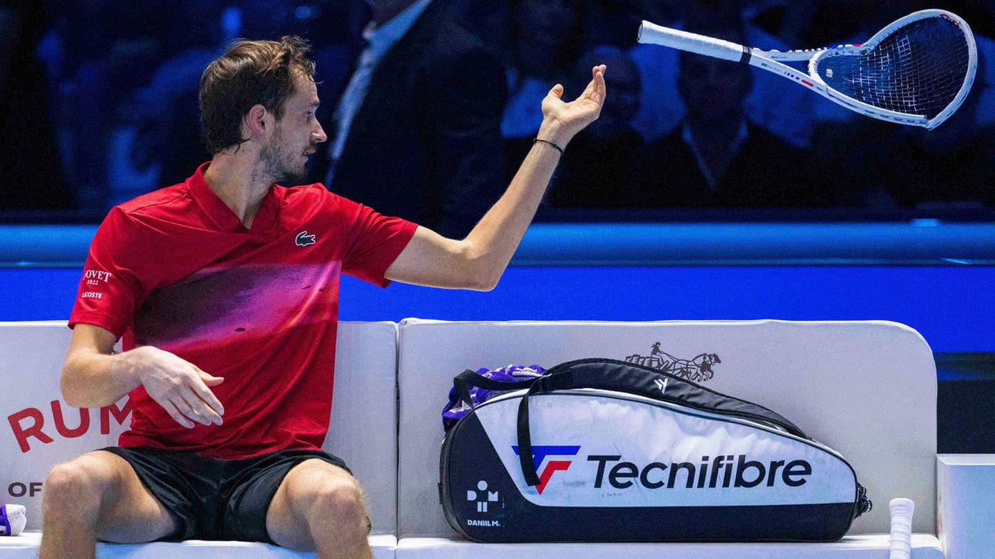 ATP Finals: Daniil Medvedev smashes his racket in anger