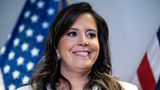 Trump hat angekündigt, die New Yorker Abgeordnete Elise Stefanik zur UN-Botschafterin zu machen. "Elise ist eine unglaublich starke, zähe und kluge Kämpferin für Amerika", so der designierte Präsident. Die 40-jährige Stefanik gilt seit langem als eine von Trumps treuesten Verbündeten im Repräsentantenhaus