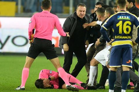 Faruk Koca beim Angriff auf einen Schiedsrichter