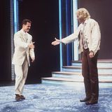 Im selben Monat begrüßt "Wetten, dass"-Moderator Thomas Gottschalk den Rennfahrer, dessen Popularität kaum gekannte Ausmaße annimmt. Ein Auftritt in der größten Unterhaltungsshow des deutschen Fernsehens darf nicht fehlen 