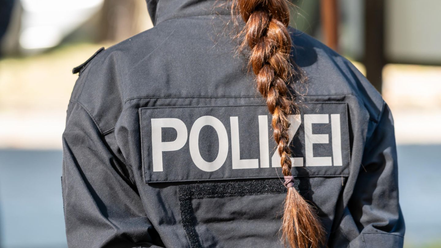 Die Polizeibeamtin in Berlin soll ohne ihr Einverständnis sexuelle Handlungen an zwei Personen vorgenommen haben (Symbolfoto)