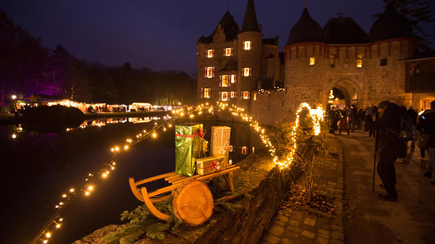 Weihnachtsmarkt Burg Satzvey