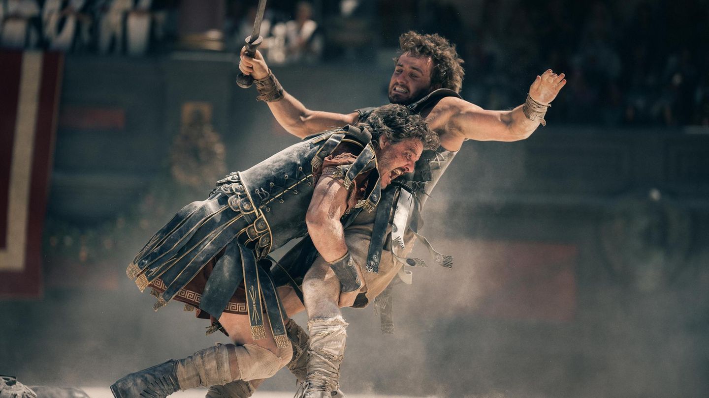 Pressefoto Filmszene Pedro Pascal und Paul Mescal in Gladiator II von Paramount Pictures