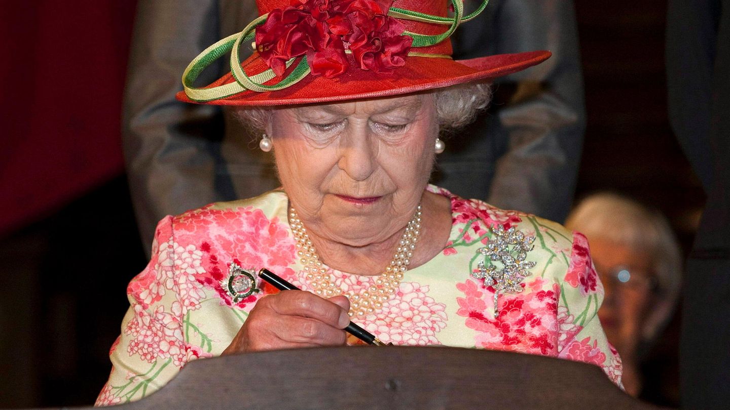 Queen Elizabeth II: What was in her last diary entry