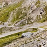 Asphaltierte Kehren führen hoch zum Aplenpass Col de lÌzoard