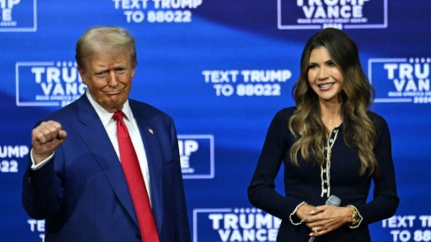 Donald Trump und Kristi Noem bei einem gemeinsamen Wahlkampfauftritt am 14. Oktober