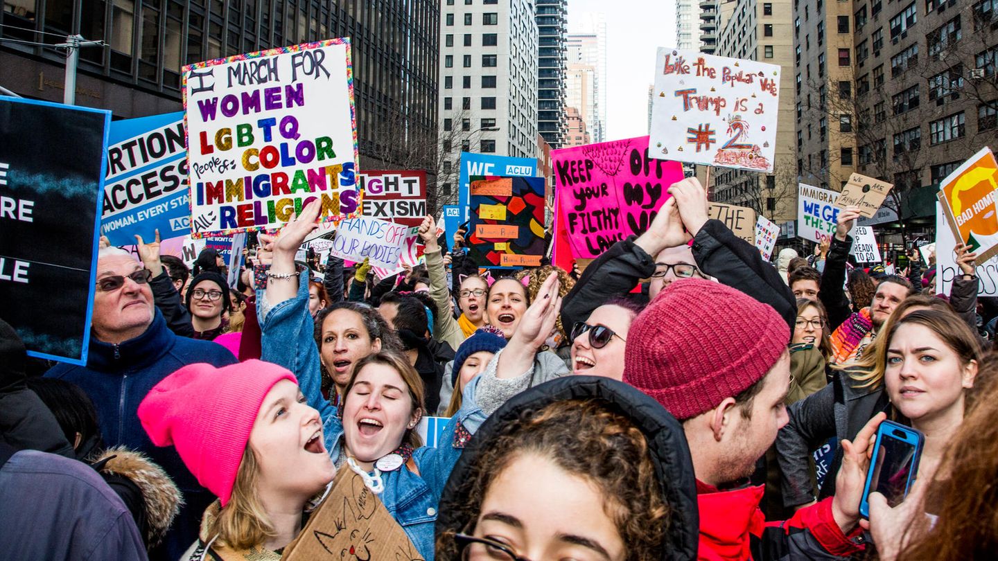 Nach Donald Trumps Wahlsieg demonstrieren Frauen in den USA für ihre Rechte