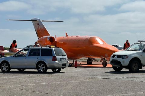 Im Juni 2023 beschmierten Aktivisten der Letzten Generation einen Privatjet auf Sylt mit orangener Farbe