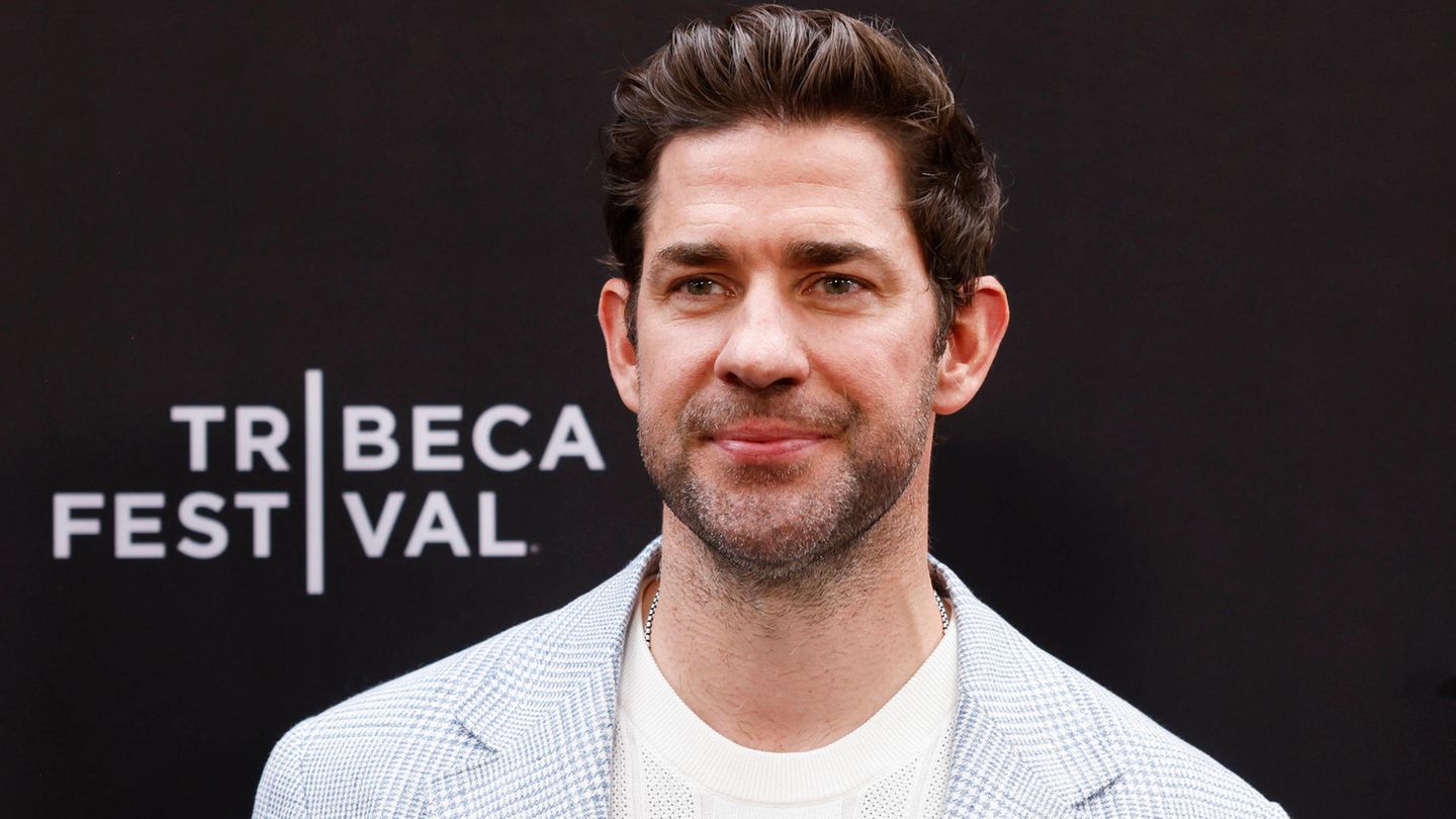 John Krasinski: Star of “The Office” is “Sexiest Man Alive”