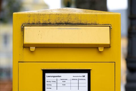 Deutsche Post: Ein gelber Briefkasten