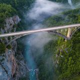 Djurdjevica-Brücke über den Fluss Tara in Montenegro