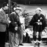 Dieser US-Klassiker hat zwar keine erwähnenswerte Handlung, dafür aber jede Menge andere Qualitäten: Hochrangige Schauspieler (Bing Crosby, Danny Kaye, Rosemary Clooney), bunte Bilder, tolle Musik, und das alles erstklassig in Szene gesetzt von "Casablanca"-Regisseur Michael Curtiz. Crosby und Kaye spielen zwei singende und tanzende Künstler, die sich – beruflich wie privat – mit einem weiblichen Duo zusammenschließen. Gemeinsam wollen sie mit einer Show das marode Ski-Hotel retten, das dem General gehört, in dessen Einheit sie im Zweiten Weltkrieg gekämpft haben. Der großartige Soundtrack von Irving Berlin sorgt für den richtigen Swing am Heiligen Abend.  USA 1954, Regie: Michael Curtiz, Musik: Irving Berlin. Mit: Bing Crosby, Danny Kaye, Rosemary Clooney, Dean Jagger