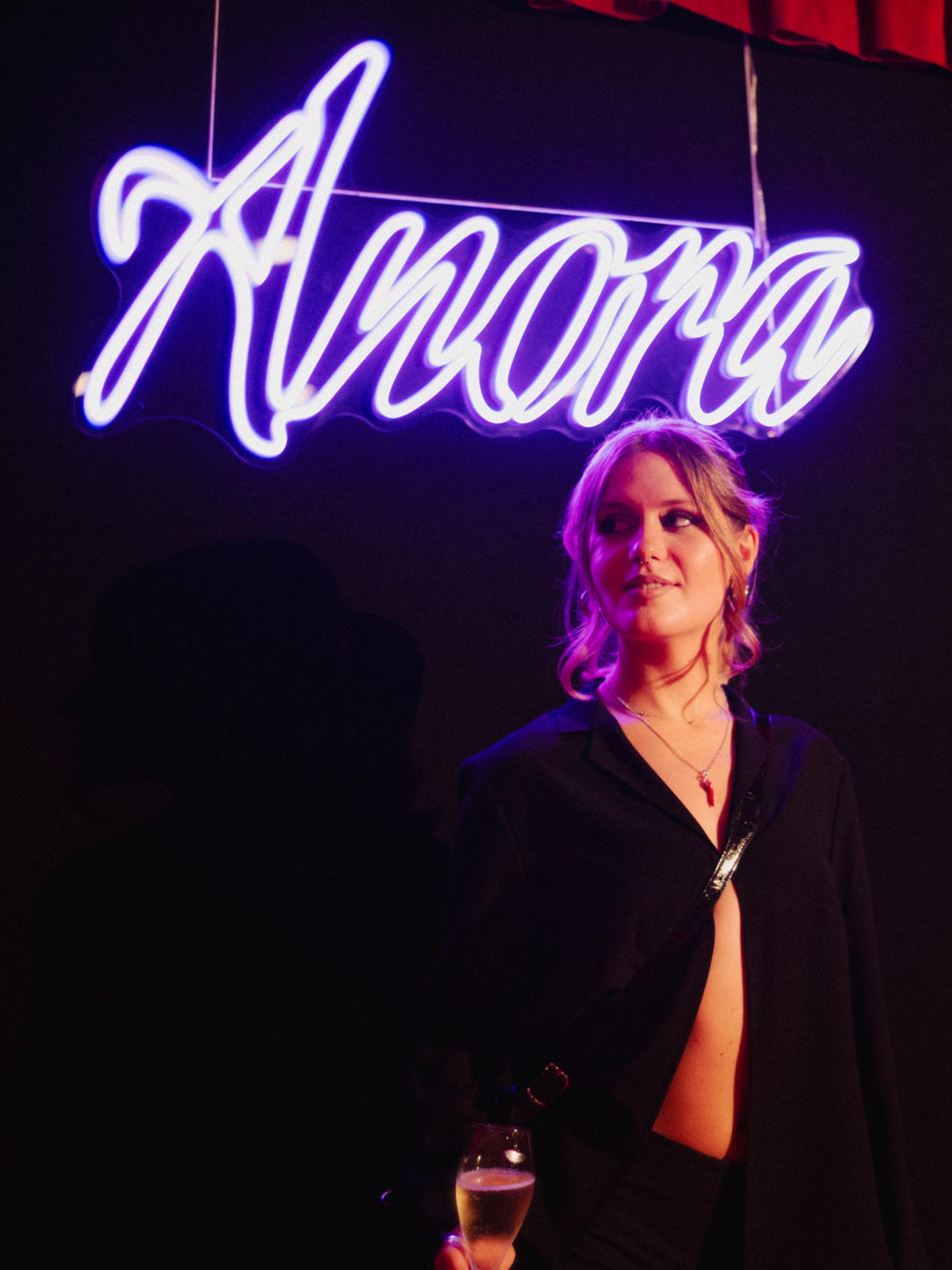 Maria arbeitet neben dem Studium als Stripperin