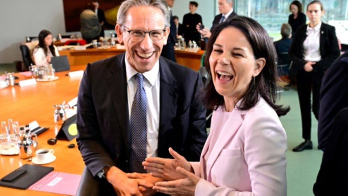 Finanzminister Kukies und Ministerin Baerbock im Kabinett