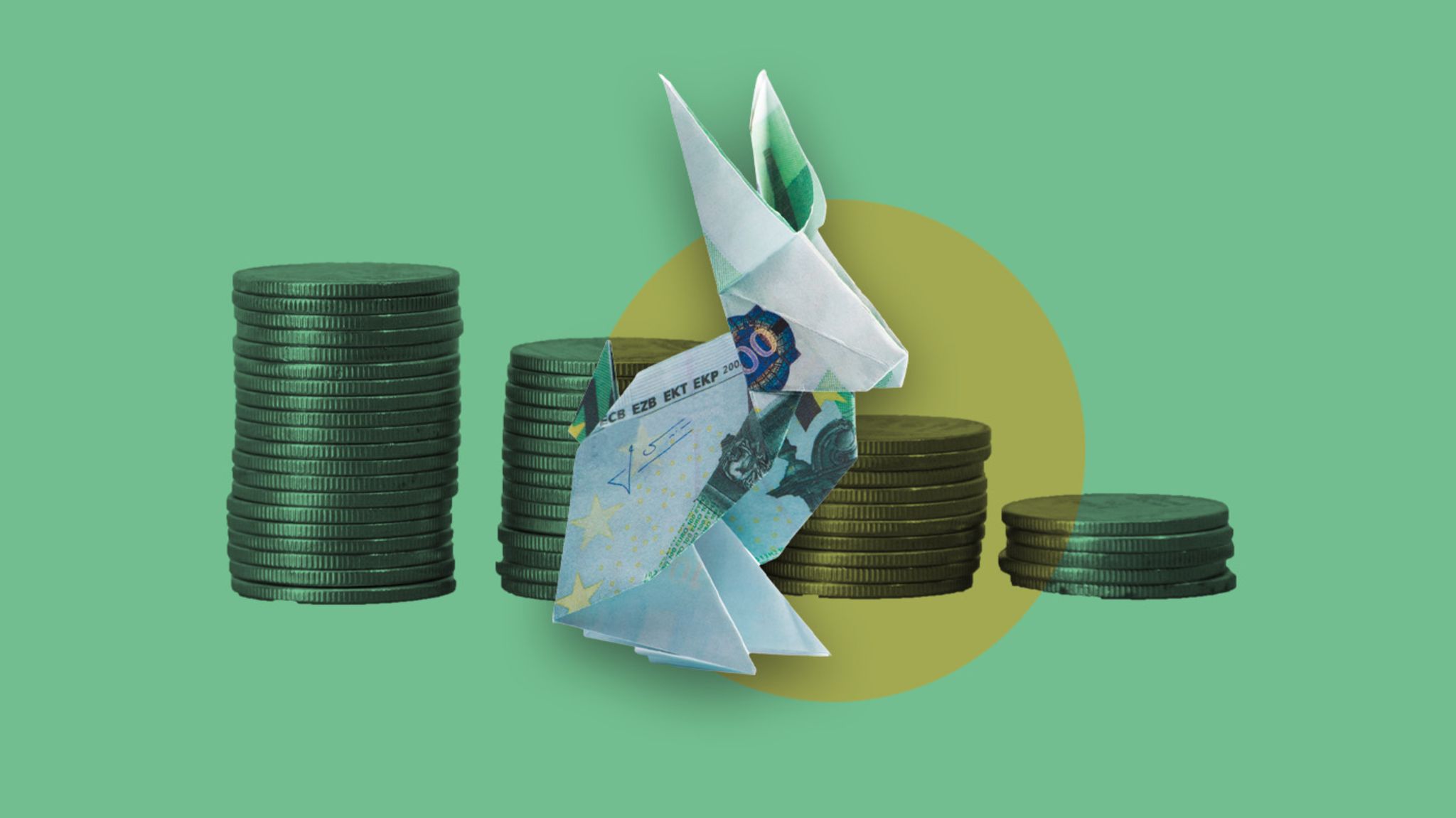 Diese Illustration zur Inflation zeigt einen gefalteten Origamihasen aus einem Geldschein vor Münzstapeln